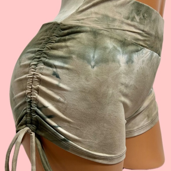 Buttery Soft Shorts & Crop Top Set - Picture 4 of 9